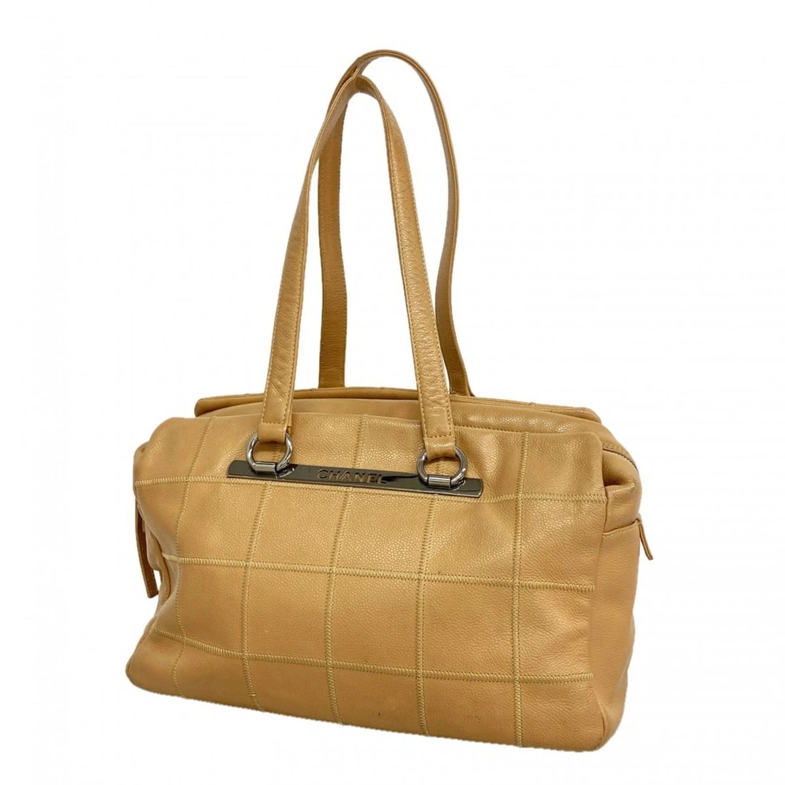CHANEL CHOCOLATE BAR HANDBAG, CAVIARSKINLEATHER: Chanel Chocolate Bar Handbag, CaviarSkinLeather Brand: Chanel Type/Style: Handbag Material: Grained Calfskin Color: Brown Size: (HxWxD) 21.5cm x 31.5cm x 14.5cm / 8.46'' x 12.4'' x 5.7'' Accessori