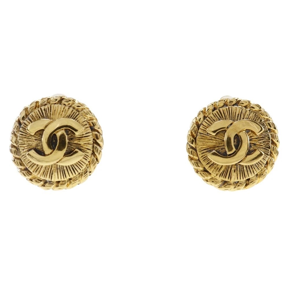 CHANEL COCO MARK EARRING PLATED GOLD: CHANEL COCO Mark Earring Plated Gold Brand: CHANEL Type/Style: Earring Material: Plated Gold Color: Gold Size: Size(CM) 23mm x 22mm Accessories: None Accessories Notice: When purchasing pr