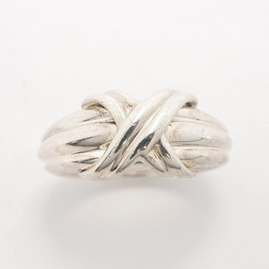 TIFFANY & CO. SIGNATURE RING STERLING SILVER 925: Tiffany & Co. Signature Ring, Sterling Silver 925 Brand: Tiffany Type/Style: Band ring Material: Silver 925 Color: None Size: 5.5 US Accessories: None Accessories Notice: When purchasing pre-owned