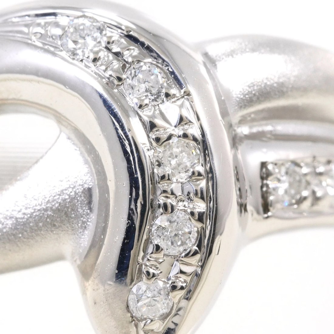PT850 PLATINUM RING DIAMOND: PT850 Platinum Ring, Diamond Brand: Unbranded Type/Style: Band ring Material: Platinum 850 Main Stone Natural Color: Platinum Size: 6.5 US Accessories: None Accessories Notice: When purchasing