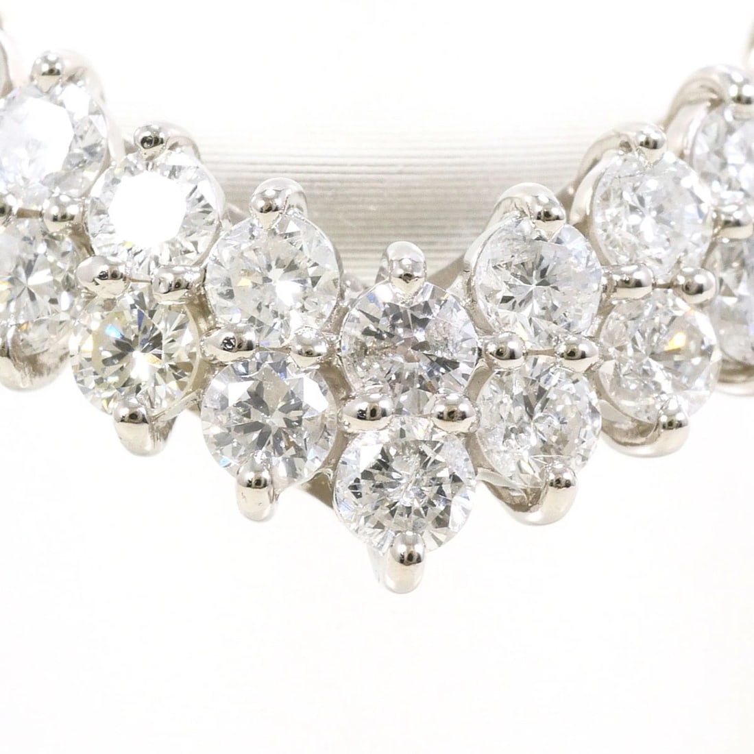 PT900 PLATINUM RING DIAMOND: PT900 Platinum Ring, Diamond Brand: Unbranded Type/Style: Band ring Material: Platinum 900 Main Stone Natural Color: Platinum Size: 6.5 US Accessories: None Accessories Notice: When purchasing