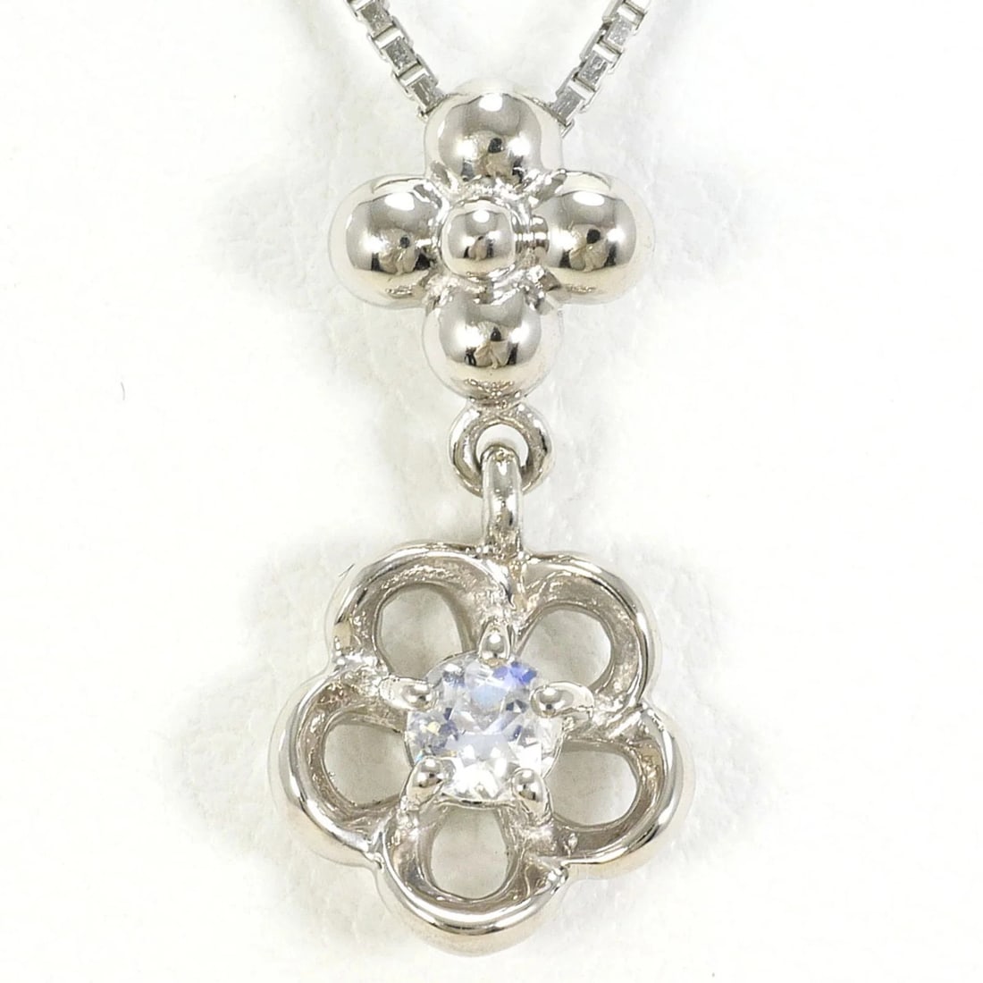 PT900 PLATINUM / PT850 NECKLACE BLUE MOONSTONE: PT900 Platinum / PT850 Necklace Blue Moonstone Brand: Unbranded Type/Style: Necklace Material: Platinum 850 Platinum 900 Color: Blue, Platinum Size: Neck Circumference 40 cm / 15.74'' Pendant Size 16m