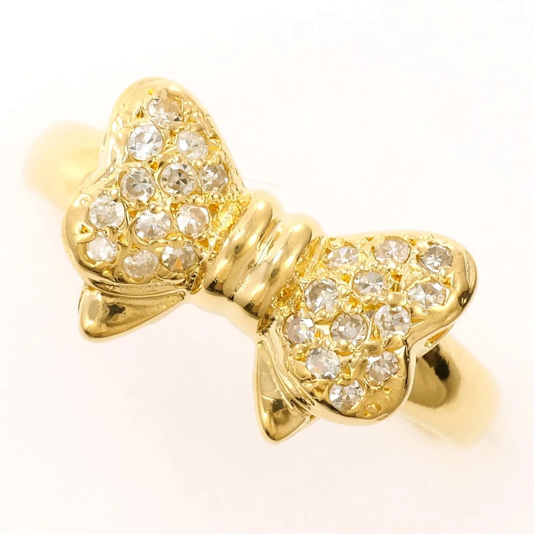 18K YELLOW GOLD RING DIAMOND: 18K Yellow Gold Ring Diamond Brand: Unbranded Type/Style: Band ring Material: Yellow gold (18K) Main Stone Natural Color: Yellow gold Size: 6 US Accessories: None Accessories Notice: When purchasing