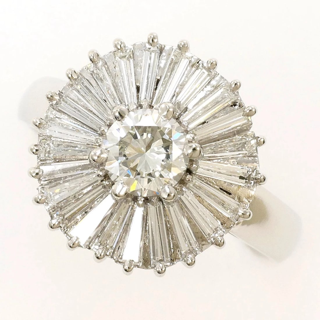 PT900 PLATINUM RING DIAMOND: PT900 Platinum Ring, Diamond Brand: Unbranded Type/Style: Band ring Material: Platinum 900 Main Stone Natural Color: Platinum Size: 7 US Accessories: None Accessories Notice: When purchasing
