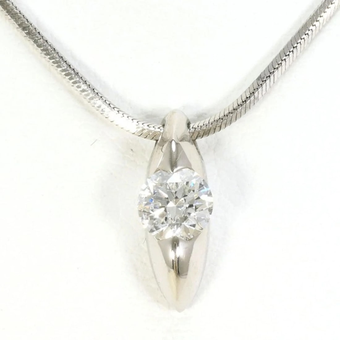 PT900 PLATINUM PT850 NECKLACE: PT900 Platinum PT850 Necklace Brand: Unbranded Type/Style: Necklace Material: Platinum 850 Platinum 900 Main Stone Natural Color: Platinum Size: Neck Circumference 45 cm / 17.71'' Pendant Size 12mm x
