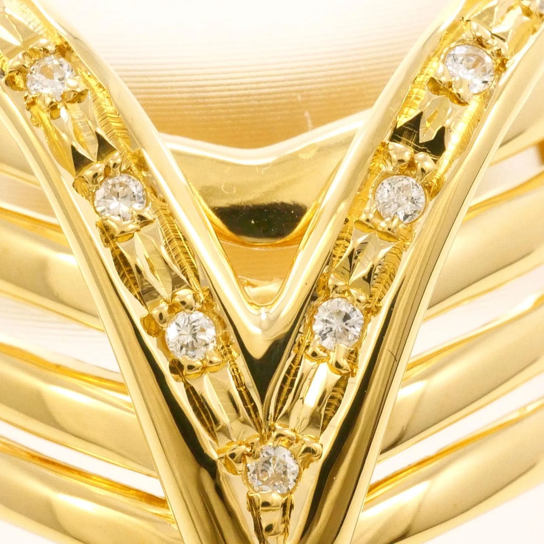 18K YELLOW GOLD RING DIAMOND: 18K Yellow Gold Ring Diamond Brand: Unbranded Type/Style: Band ring Material: Yellow gold (18K) Main Stone Natural Color: Yellow gold Size: 7.5 US Accessories: None Accessories Notice: When