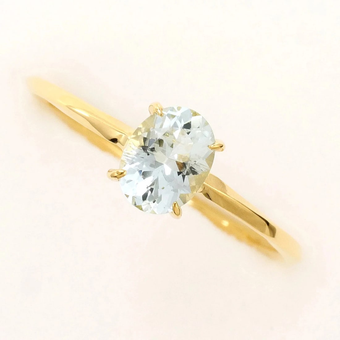 18K YELLOW GOLD RING AQUAMARINE: 18K Yellow Gold Ring Aquamarine Brand: Unbranded Type/Style: Band ring Material: Yellow gold (18K) Color: Yellow gold Size: 4.5 US Accessories: None Accessories Notice: When purchasing pre