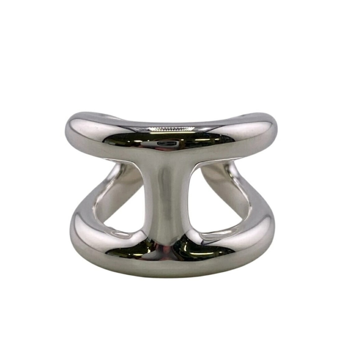 HERMES OSMOZ GM RING SILVER: HERMES Osmoz GM Ring Silver Brand: Hermes Type/Style: Band ring Material: Color: Silver Size: 6.5 US Accessories: None Accessories Notice: When purchasing pre-owned goods, please refer to the photos