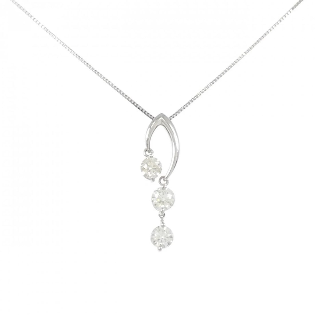 PT900/PT850 DIAMOND NECKLACE (1 of 4)