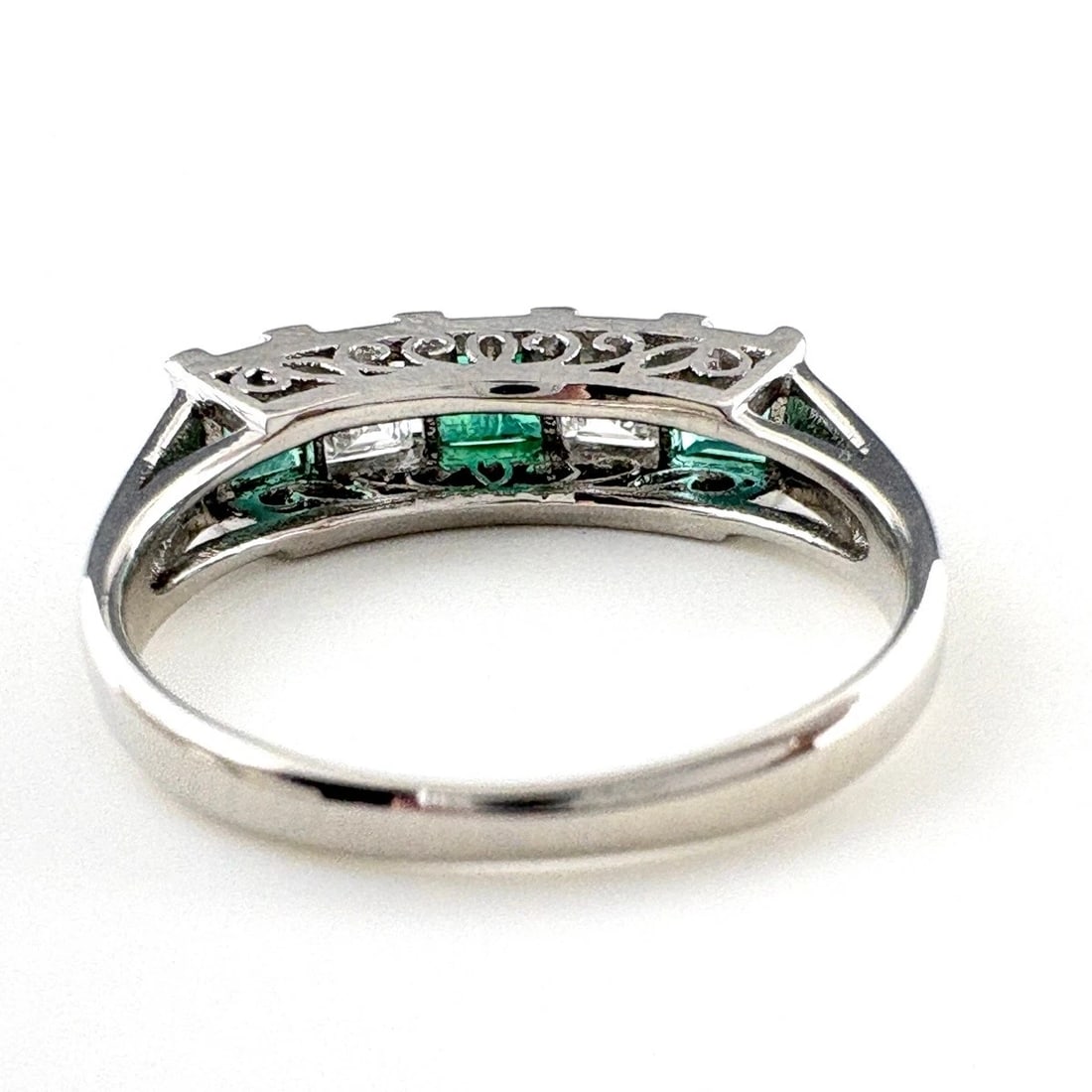 EMERALD DESIGN RING PLATINUM RING - 2