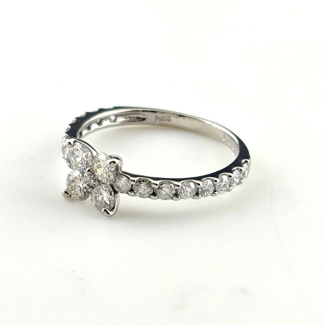 MELEE DIAMOND DESIGN RING: melee diamond design ring Brand: Unbranded Type/Style: Ring Material: Pt900 Main Stone Natural Color: Pt Size: US 6.5 Accessories: None Accessories Notice: When purchasing pre-owned goods, please