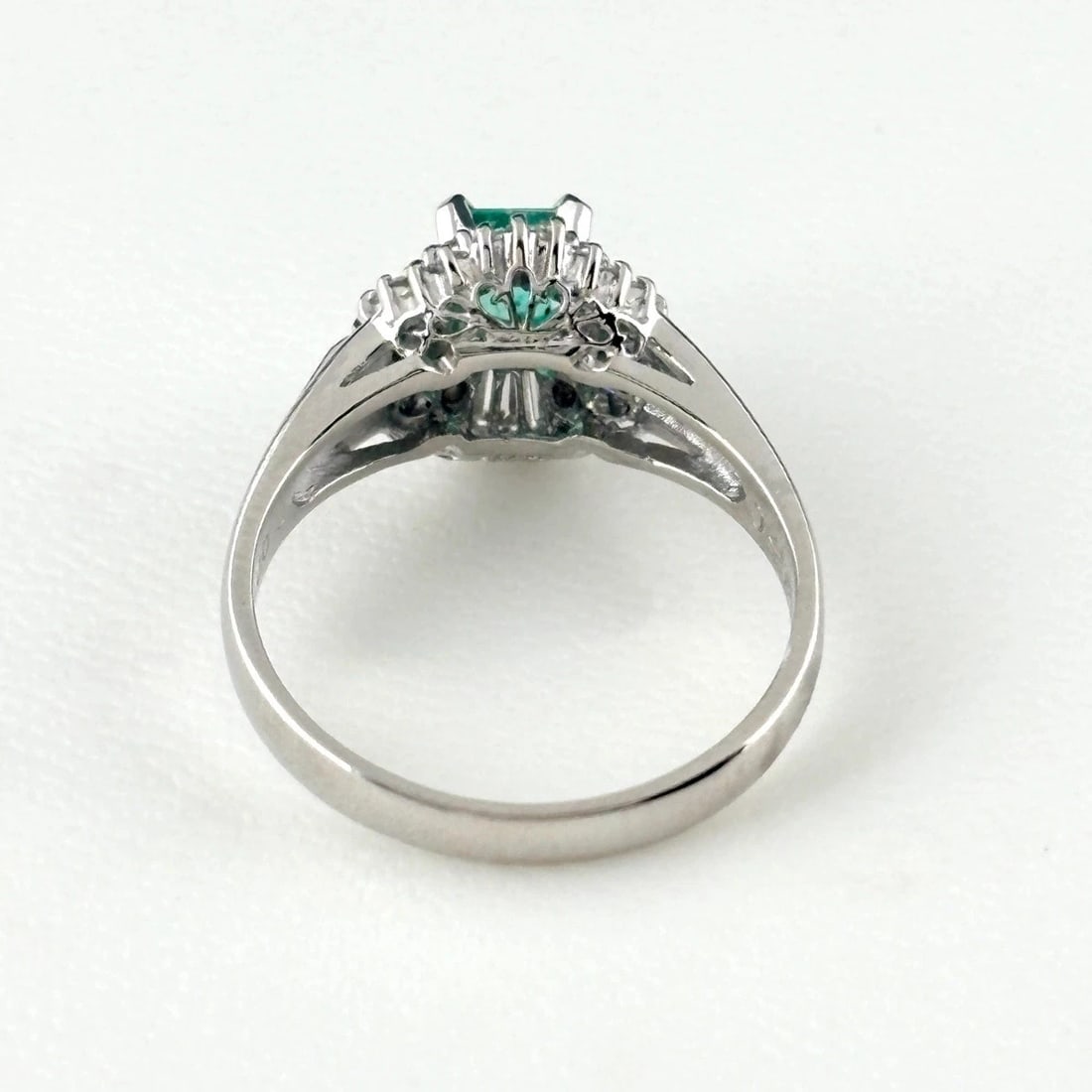 EMERALD DESIGN RING PLATINUM - 3