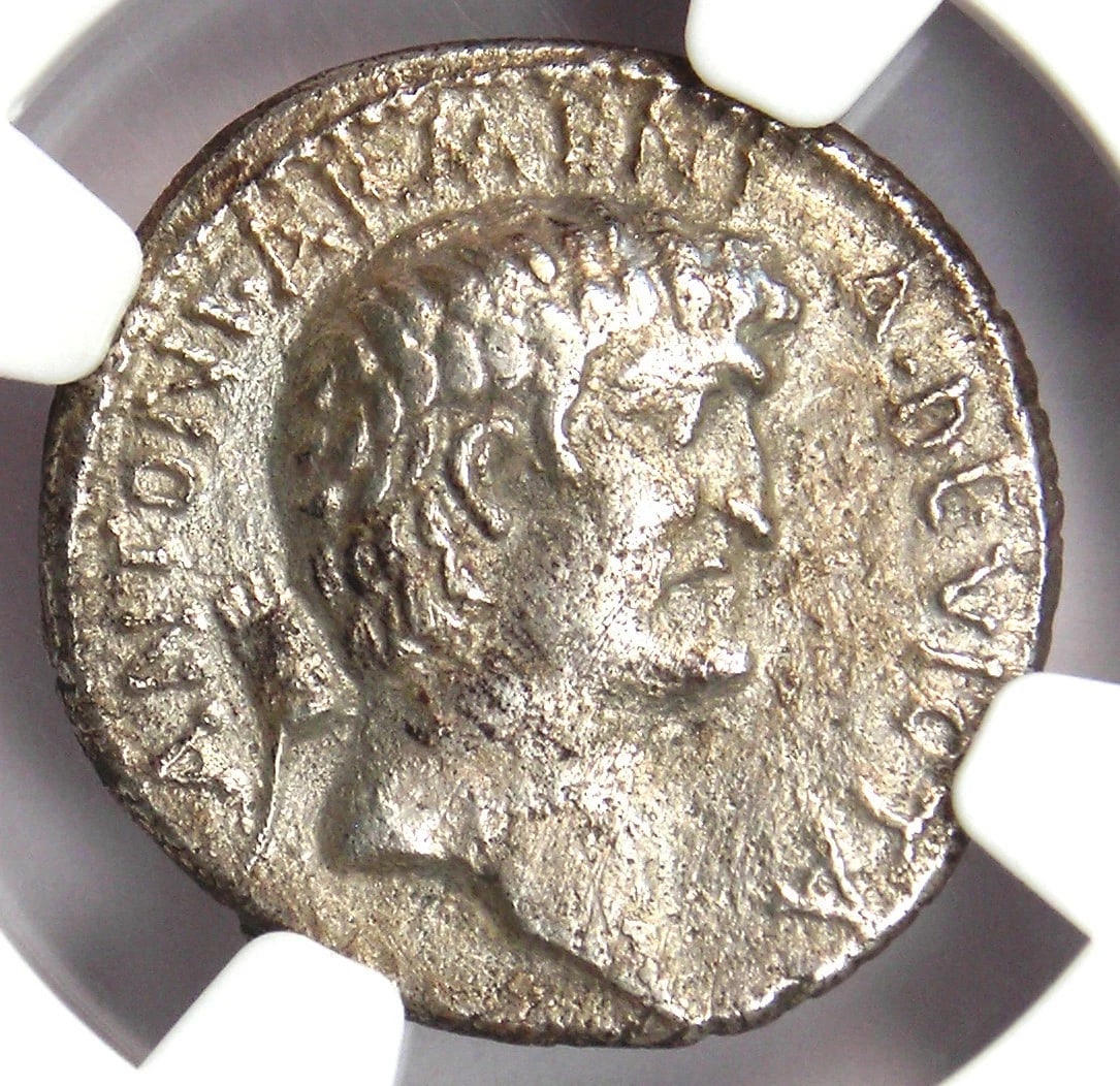 CLEOPATRA VII AND MARC ANTONY AR DENARIUS KLEOPATRA COIN (1 of 5)