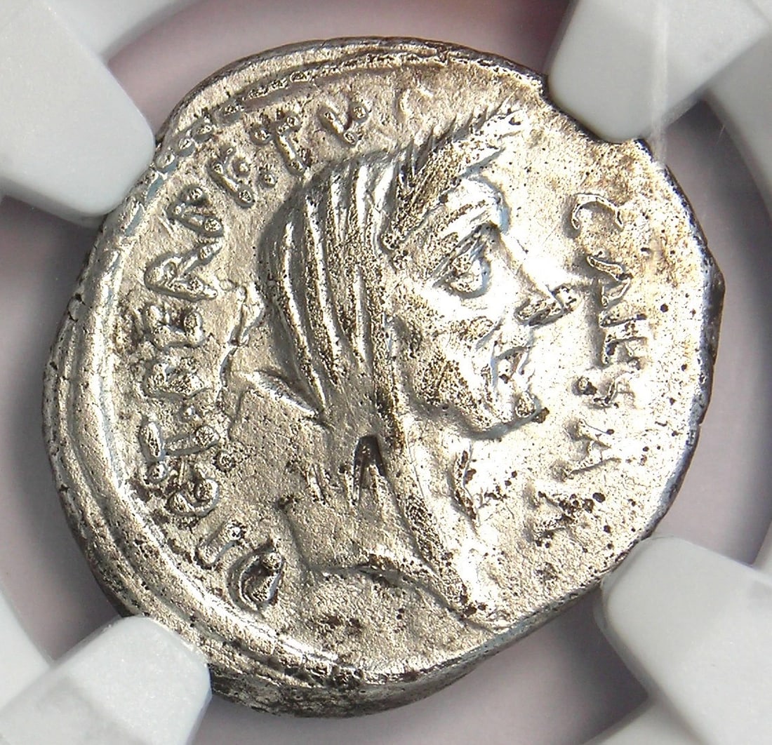 JULIUS CAESAR AR DENARIUS P. SEPULLIUS MACER COIN: Julius Caesar AR Denarius P. Sepullius Macer Coin Year : 44 BC Denomination : Denarius Country of Origin : Italy Accessories: None Accessories Notice: When purchasing pre-owned goods, please refer to 