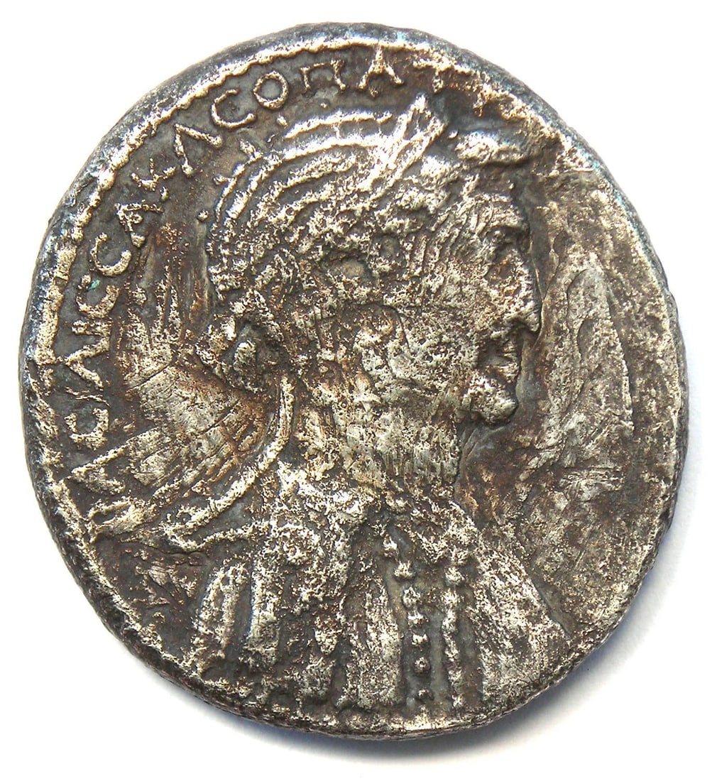 CLEOPATRA VII AND MARC ANTONY AR TETRADRACHM COIN: Cleopatra VII and Marc Antony AR Tetradrachm Coin Year : 36 BC Denomination : Tetradrachm Country of Origin : Egypt Accessories: None Accessories Notice: When purchasing pre-owned goods, please refer 