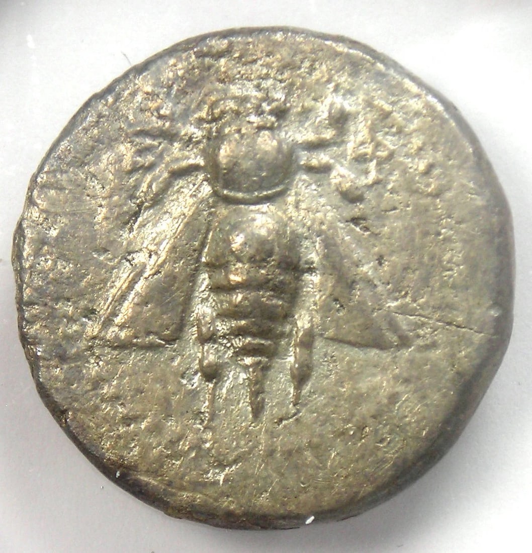 IONIA EPHESUS SILVER ANCIENT GREEK AR DRACHM BEE COIN: Ionia Ephesus Silver Ancient Greek AR Drachm Bee Coin Year : 100 BC Denomination : Drachm Country of Origin : Greece Accessories: None Accessories Notice: When purchasing pre-owned goods, please refer