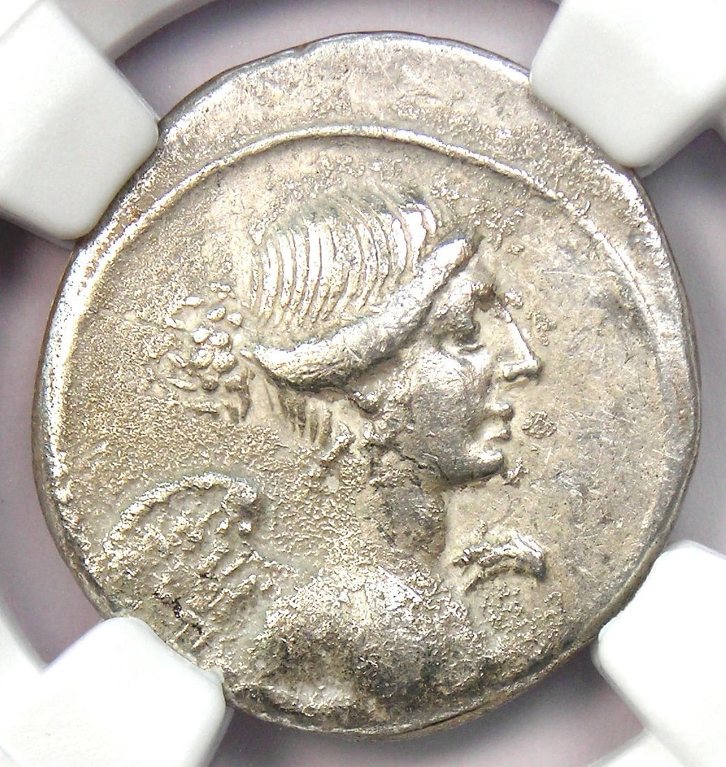 AUGUSTUS AR DENARIUS SILVER OCTAVIAN ROMAN COIN: Augustus AR Denarius Silver Octavian Roman Coin Year : 30 BC Denomination : Denarius Country of Origin : Italy Accessories: None Accessories Notice: When purchasing pre-owned goods, please refer to