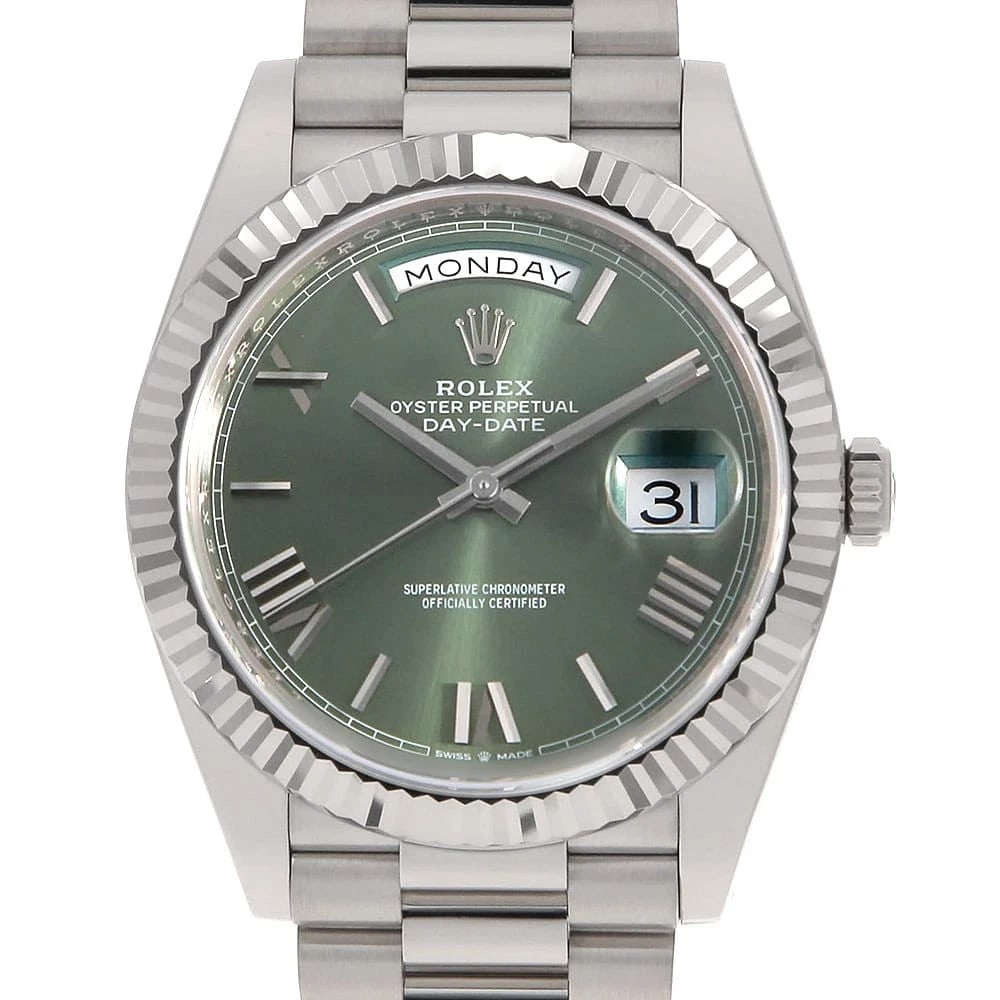 ROLEX DATE OLIVE GREEN WATCH: ROLEX date Olive green watch Brand: ROLEX Type/Style: Wrist watch Material: Band Material White Gold, Case Material White Gold Color: Dial Color Olive Green Size: Case:W40mm Circumference of Wrist:19c