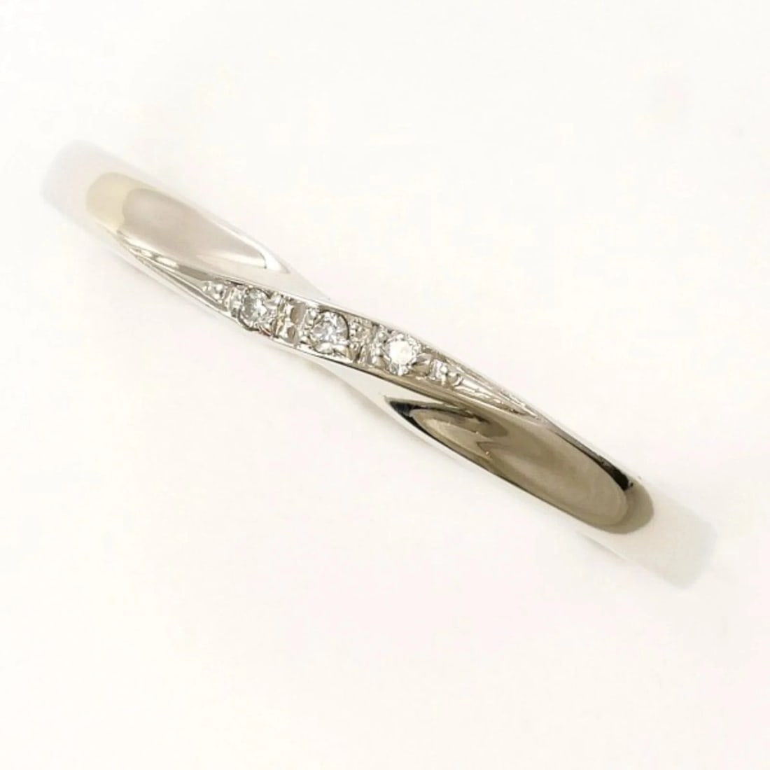 PLATINUM 900 RING WITH DIAMOND: Platinum 900 Ring with Diamond Brand: Unbranded Type/Style: Band ring Material: Platinum 900, Main Stone Natural Color: pt Size: US5.5 Accessories: None Accessories Notice: When purchasing
