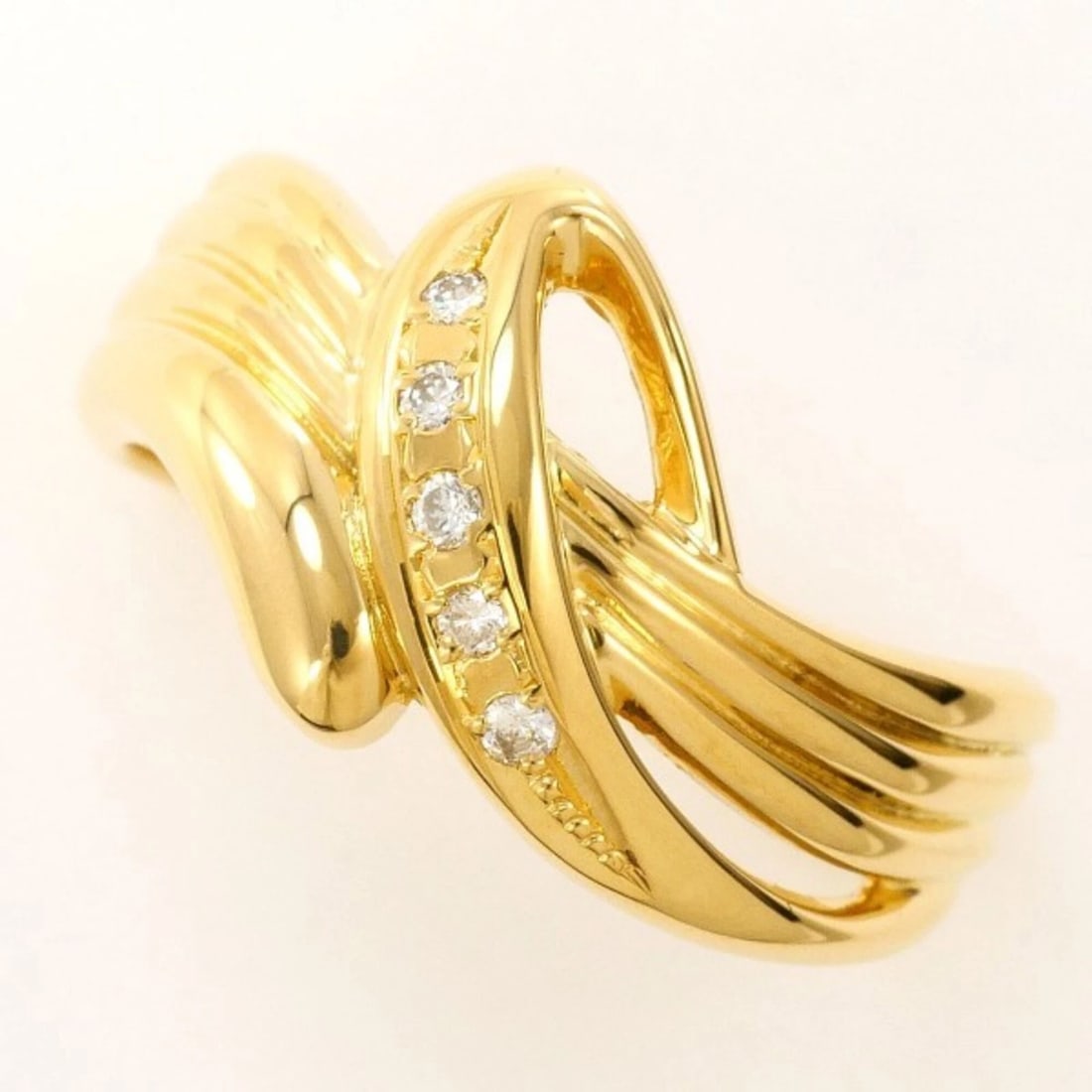 18K YELLOW GOLD RING WITH DIAMOND: 18K Yellow Gold Ring with Diamond Brand: Unbranded Type/Style: Band ring Material: Yellow gold (18K), Main Stone Natural Color: yellow gold Size: US5.5 Accessories: None Accessories Notice