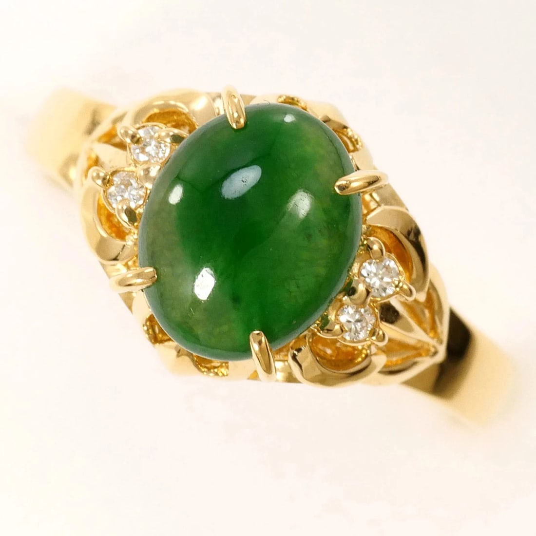 18K YELLOW GOLD RING WITH JADEITE AND DIAMOND (1 of 4)