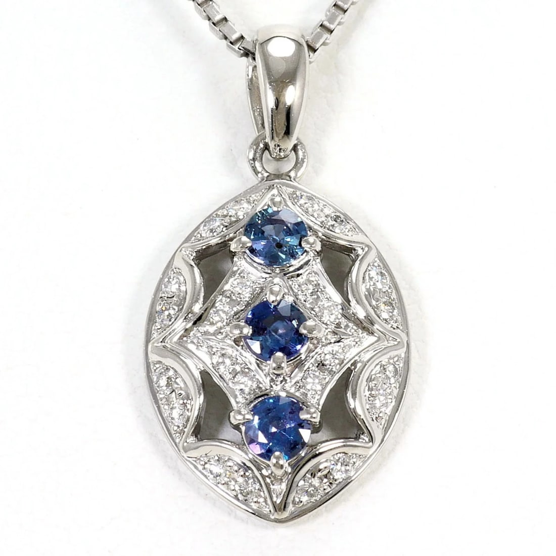 PLATINUM 900/850 NECKLACE WITH ALEXANDRITE AND DIAMOND: Platinum 900/850 Necklace with Alexandrite and Diamond Brand: Unbranded Type/Style: Necklace Material: Platinum 850, Platinum 900, Main Stone alexandrite Color: Pt Size: Neck Circumference 41 cm /