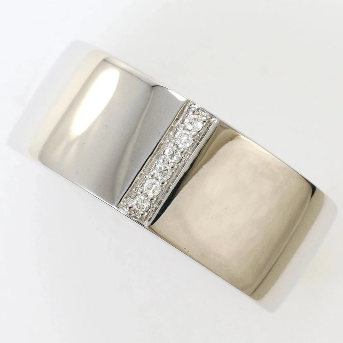 18K WHITE GOLD RING WITH DIAMOND: 18K White Gold Ring with Diamond Brand: Unbranded Type/Style: Band ring Material: White gold (18K), Main Stone natural Color: WG Size: US5.5 Accessories: None Accessories Notice: When purc