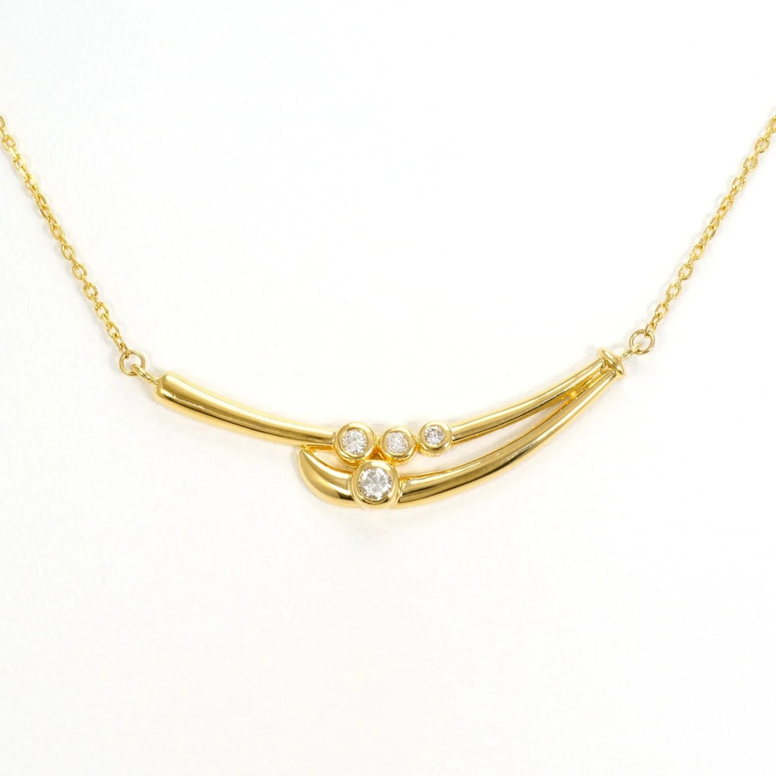 18K YELLOW GOLD NECKLACE WITH DIAMOND: 18K Yellow Gold Necklace with Diamond Brand: Unbranded Type/Style: Necklace Material: Yellow gold (18K), Main Stone natural Color: YG Size: Neck Circumference 37 cm / 14.56''Pendant Size 13mm x 37mm /