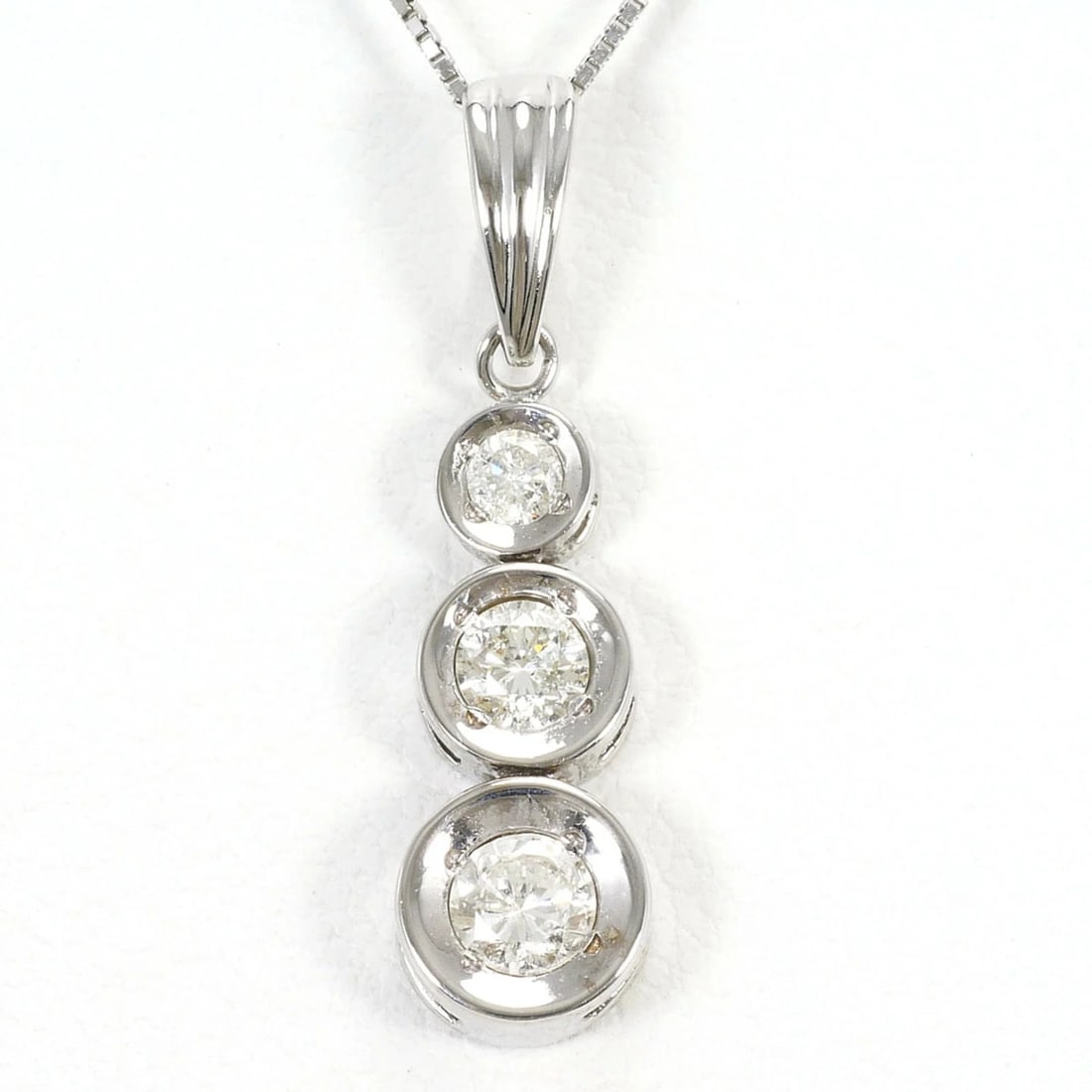 14K WHITE GOLD NECKLACE WITH DIAMOND: 14K White Gold Necklace with Diamond Brand: Unbranded Type/Style: Necklace Material: White gold (14K), Main Stone natural Color: WG Size: Neck Circumference 41 cm / 16.14'' Pendant Size 22mm x 6mm /