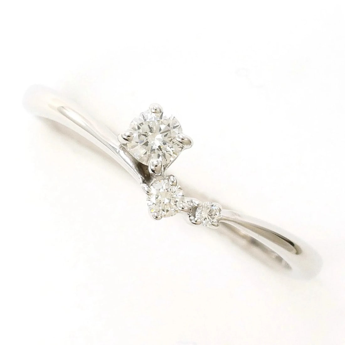 10K WHITE GOLD RING WITH DIAMOND: 10K White Gold Ring with Diamond Brand: Unbranded Type/Style: Band ring Material: White gold (10K), Main Stone natural Color: WG Size: US5.5 Accessories: None Accessories Notice: When purchasing