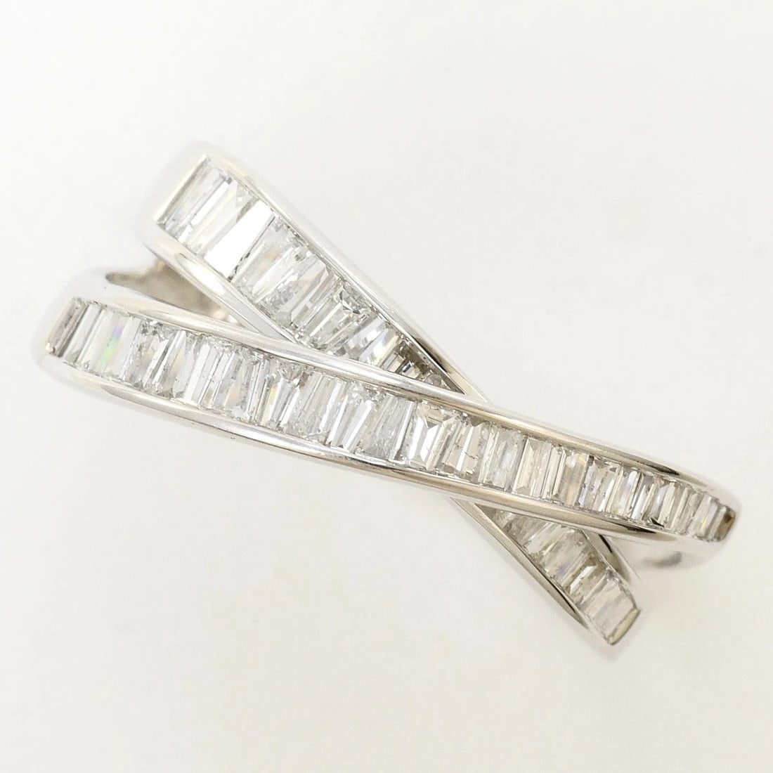 K18 18K GOLD RING DIAMOND (1 of 5)
