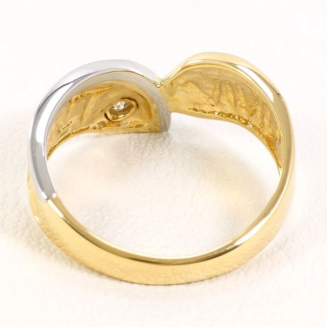 PT900 PLATINUM K18 RING DIAMOND: PT900 Platinum K18 Ring Diamond Brand: No Brand Type/Style: Ring Material: PT900 Platinum K18, Main Stone Diamond Color: Silver Size: US 5 1/8 Accessories: None Accessories Notice: When purchasing