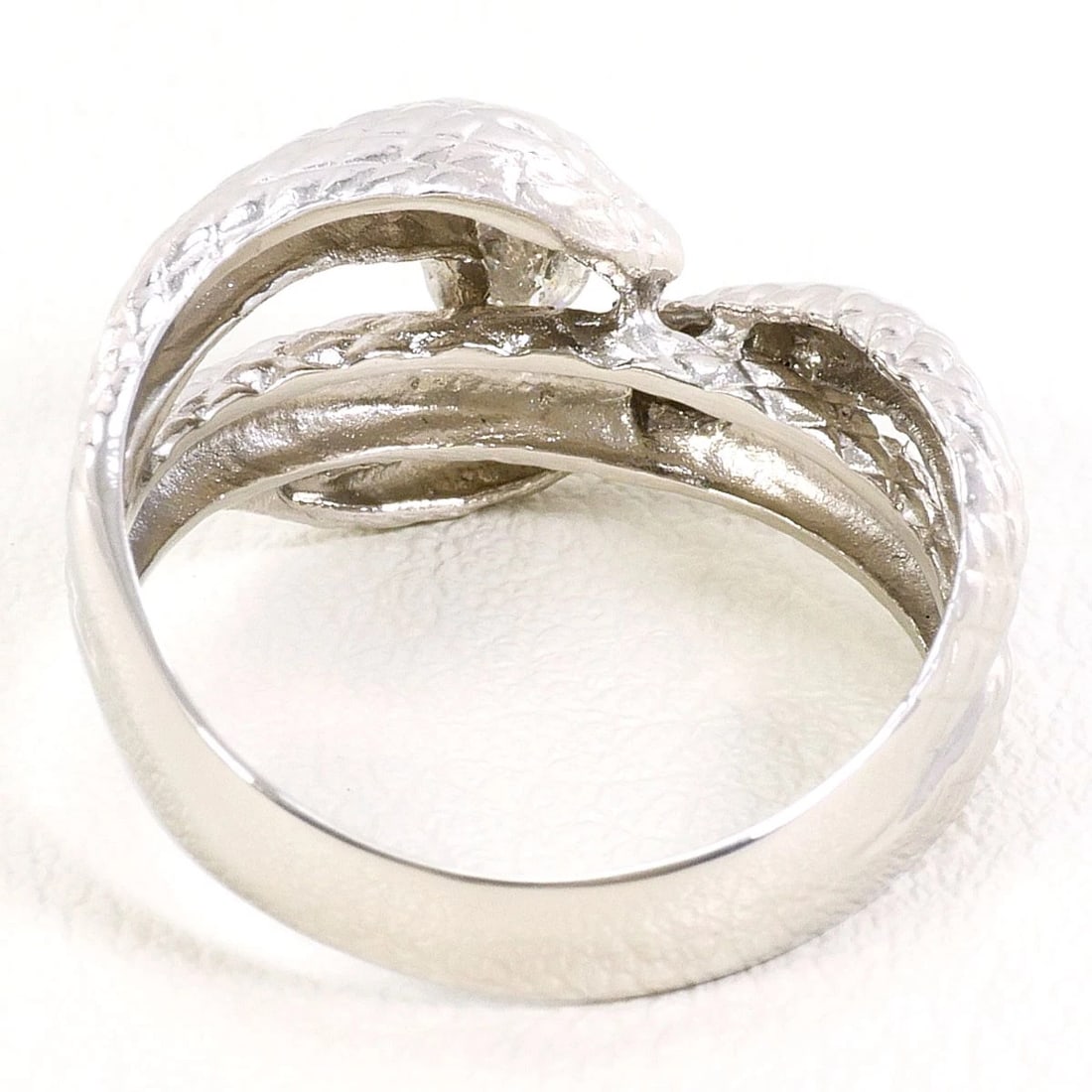 PT900 PLATINUM RING DIAMOND: PT900 Platinum Ring Diamond Brand: No Brand Type/Style: Ring Material: PT900 Platinum, Color: Silver Size: US 5 1/8 Accessories: None Accessories Notice: When purchasing pre-owned goods, please refer