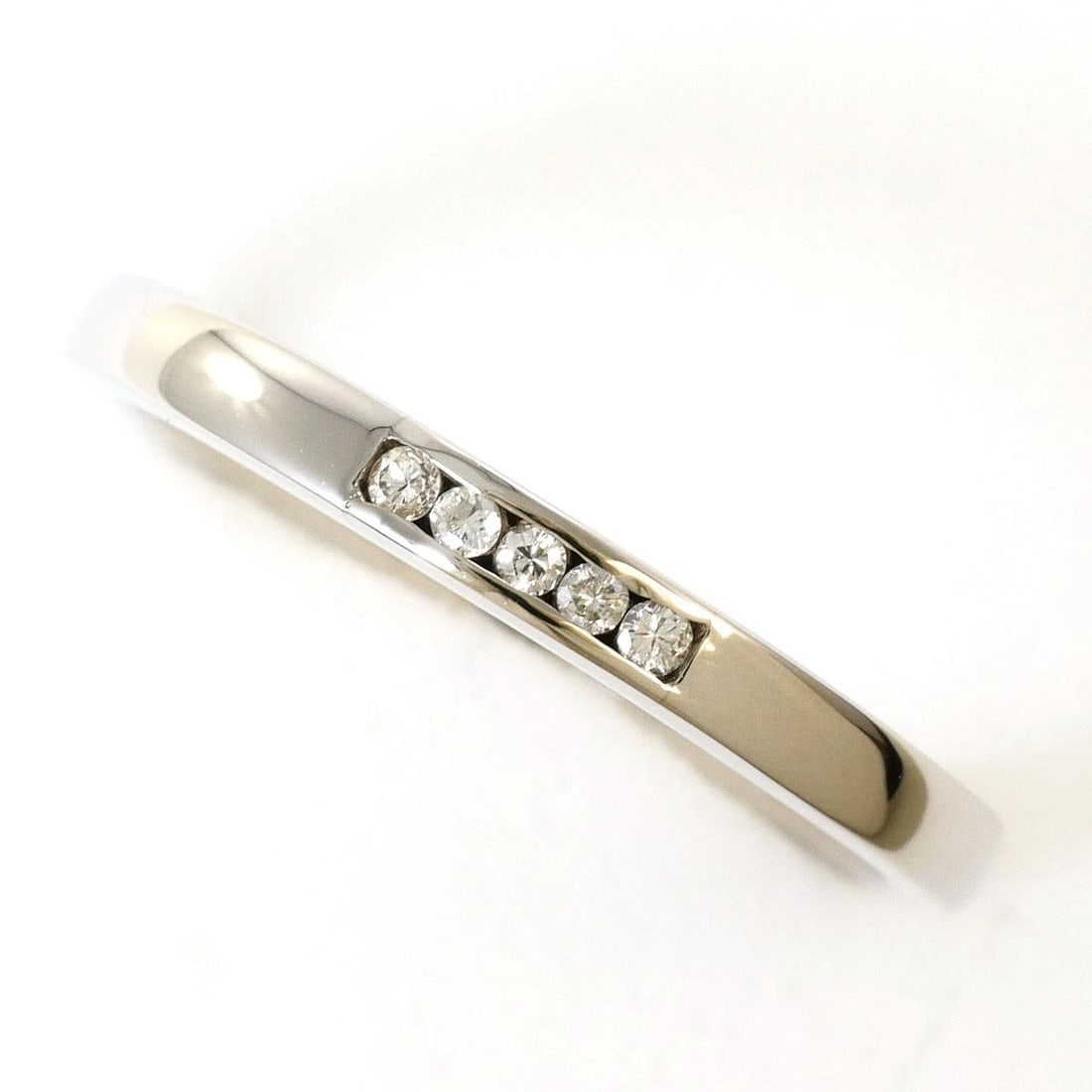 PT900 PLATINUM RING DIAMOND: PT900 Platinum Ring Diamond Brand: No Brand Type/Style: Ring Material: PT900 Platinum, Color: Silver Size: US 7 1/2 Accessories: None Accessories Notice: When purchasing pre-owned goods, please refer