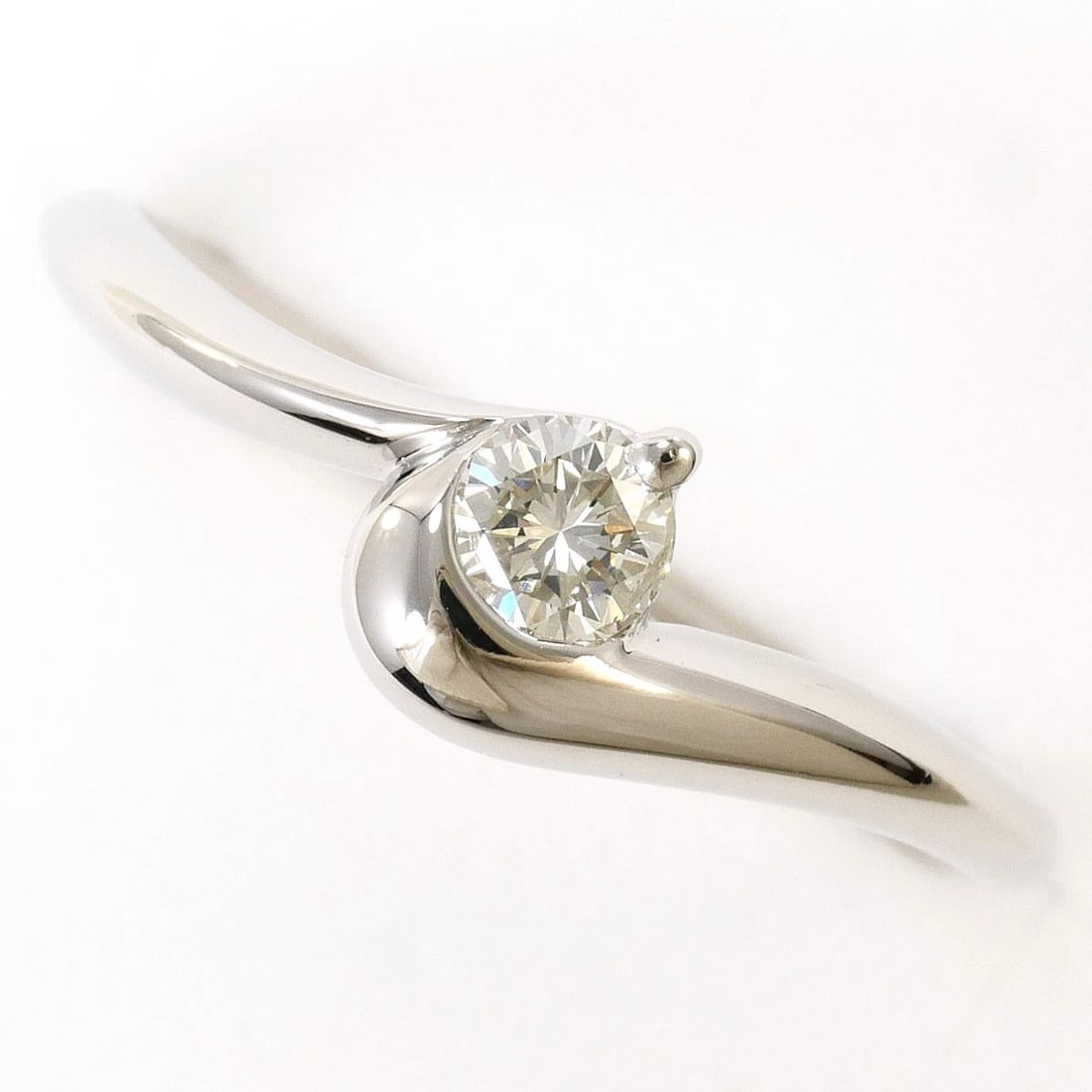 PT850 PLATINUM RING DIAMOND: PT850 Platinum Ring Diamond Brand: No Brand Type/Style: Ring Material: PT850 Platinum, Color: Silver Size: US7 Accessories: None Accessories Notice: When purchasing pre-owned goods, please refer to