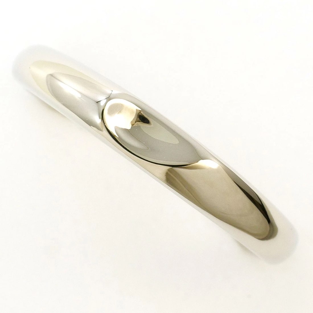 PT950 PLATINUM RING: PT950 Platinum Ring Brand: No Brand Type/Style: Ring Material: PT950 Platinum, Color: Silver Size: US 8 3/4 Accessories: None Accessories Notice: When purchasing pre-owned goods, please refer to the