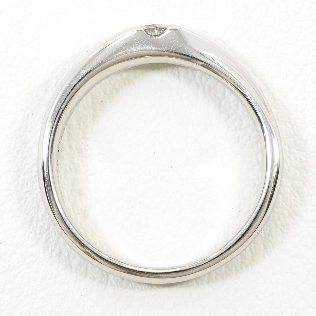 PT1000 PLATINUM RING DIAMOND: PT1000 Platinum Ring Diamond Brand: No Brand Type/Style: Ring Material: Pt 1000 Platinum, Main Stone Diamond Color: Silver Size: US 5 3/8 Accessories: None Accessories Notice: When purchas