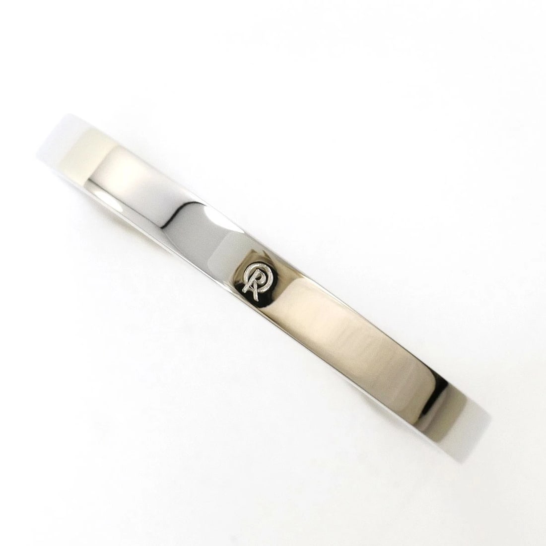 PT900 PLATINUM RING: PT900 Platinum Ring Brand: No Brand Type/Style: Ring Material: PT900 Platinum, Color: Silver Size: US 10 Accessories: None Accessories Notice: When purchasing pre-owned goods, please refer to the