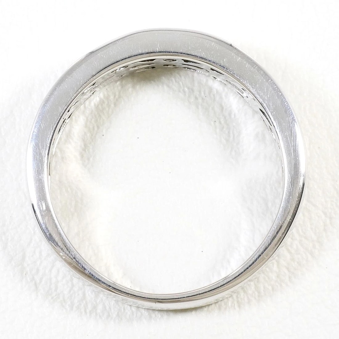 K14 14K GOLD RING DIAMOND: K14 14K Gold Ring Diamond Brand: No Brand Type/Style: Ring Material: 14K Gold, Main Stone Diamond Color: Gold Size: US 5 1/8 Accessories: None Accessories Notice: When purchasing pre-owned goods,