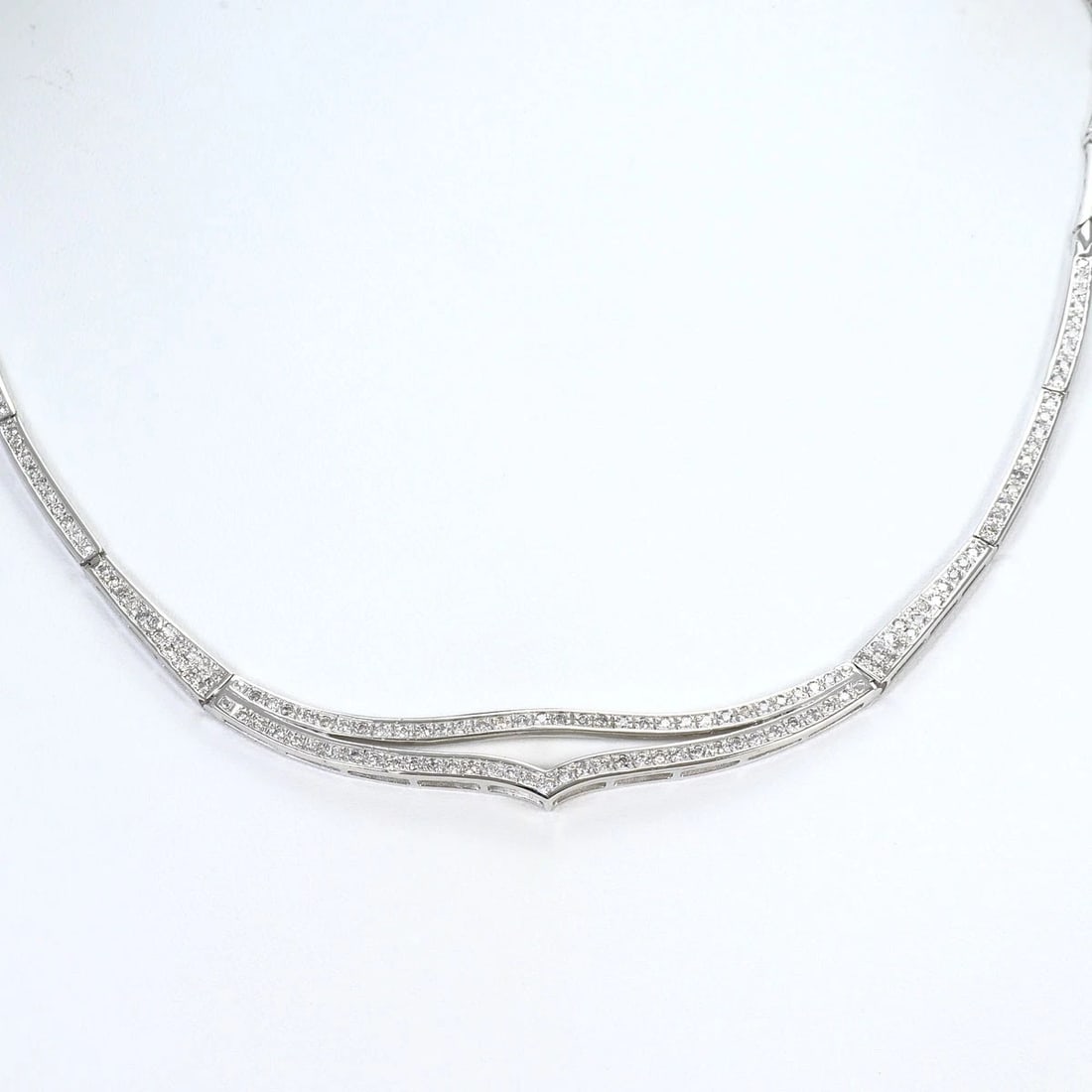 K18 18K GOLD NECKLACE DIAMOND: K18 18k gold Necklace Diamond Brand: No Brand Type/Style: Necklace Material: 18k gold, Main Stone Diamond Color: Gold Size: Total length 43cm Accessories: None Accessories Notice: When purchasing