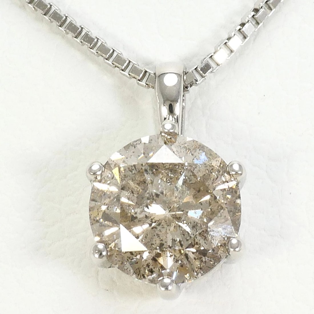 PT900 PLATINUM PT850/PLATINUM NECKLACE DIAMOND: PT900 Platinum PT850/Platinum Necklace Diamond Brand: No Brand Type/Style: Necklace Material: PT900 Platinum PT850/Platinum, Main Stone Diamond Color: Silver Size: total length 40cm Accessories: None