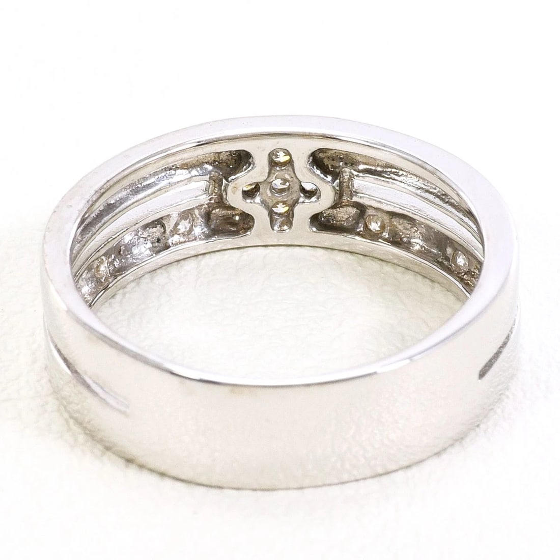 K14 14K GOLD RING DIAMOND: K14 14K Gold Ring Diamond Brand: No Brand Type/Style: Ring Material: 14k Gold, Main Stone Diamond Color: gold Size: US 5 1/2 Accessories: None Accessories Notice: When purchasing pre-owned