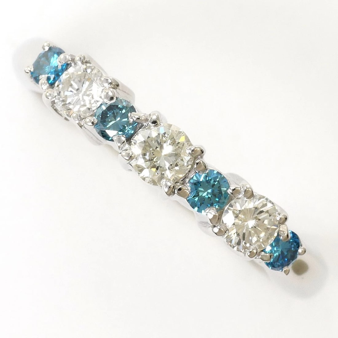 PT900 PLATINUM RING BLUE DIAMOND: PT900 Platinum Ring Blue diamond Brand: No Brand Type/Style: Ring Material: PT900 Platinum, Main Stone Blue diamond Color: Silver Size: US 6 1/4 Accessories: None Accessories Notice: When purchasing