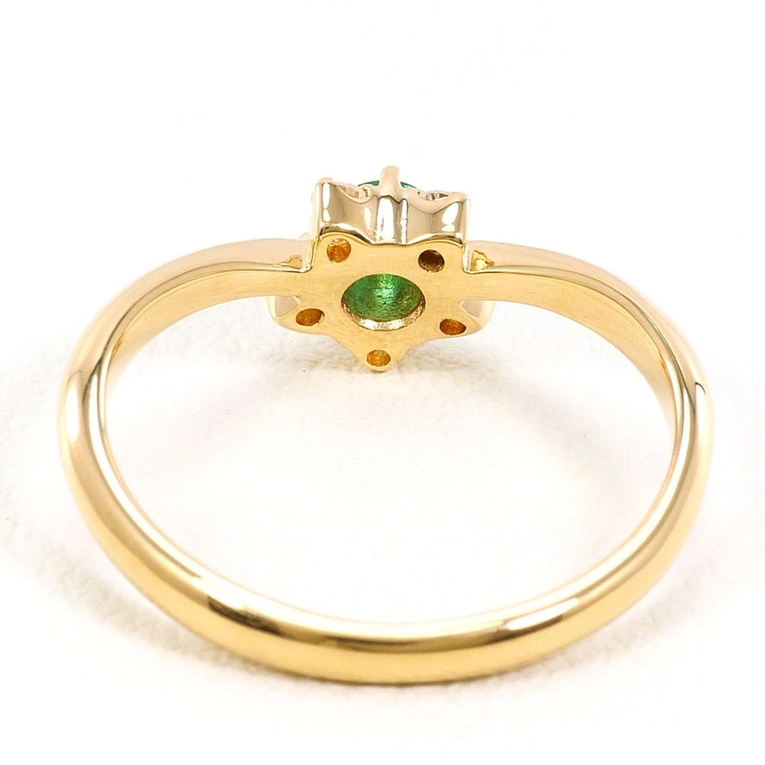 K18 18K GOLD RING EMERALD: K18 18k gold Ring Emerald Brand: No Brand Type/Style: Ring Material: 18k gold, Main Stone Emerald Color: gold Size: US 5 1/2 Accessories: None Accessories Notice: When purchasing pre-owned goods,