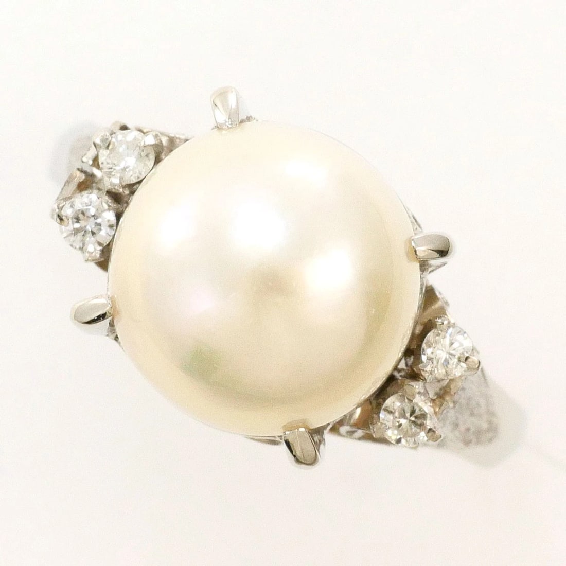 PM850 PLATINUM RING PEARL: Pm850 Platinum Ring Pearl Brand: No Brand Type/Style: Ring Material: Pm850 Platinum, Main Stone Cultured Pearl Color: Silver Size: US 6 3/4 Accessories: None Accessories Notice: When purchasing