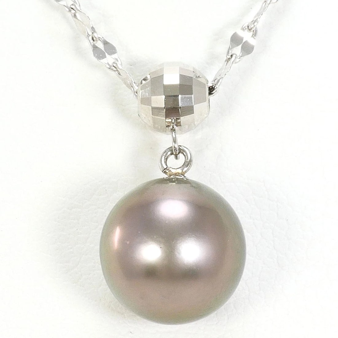 PT850 PLATINUM NECKLACE PEARL: PT850 Platinum Necklace Pearl Brand: No Brand Type/Style: Necklace Material: PT850 Platinum, Main Stone Cultured Pearl Color: Silver Size: total length 41 cm Accessories: None Accessories Notice: