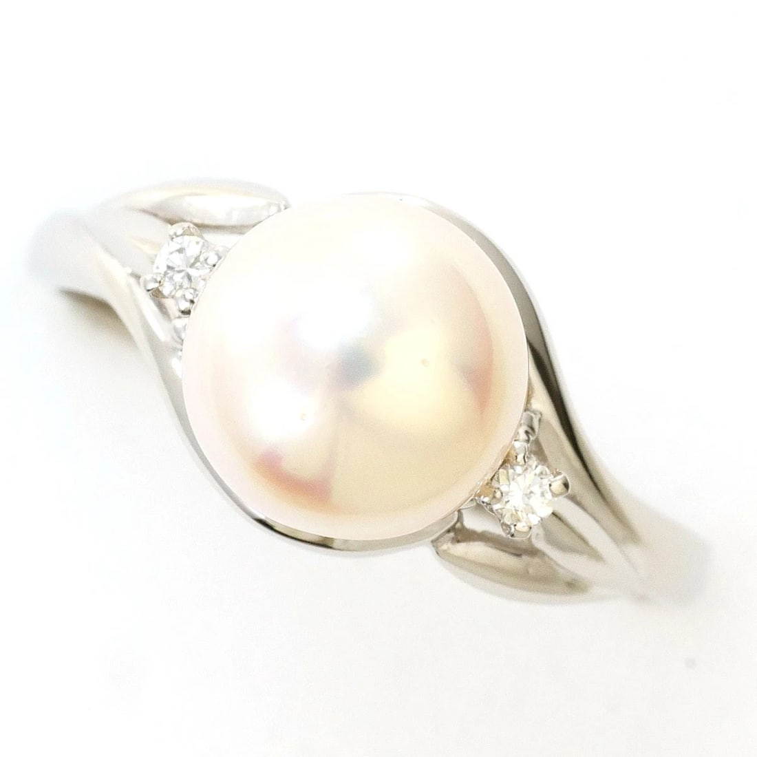 PT900 PLATINUM RING PEARL (1 of 5)