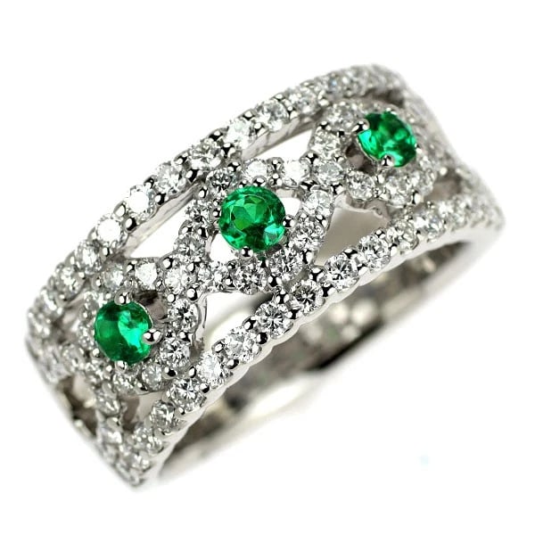 PT900 EMERALD DIAMOND RING: Pt900 emerald diamond ring Brand: None Type/Style: ring Material: Pt900, Main Stone Emerald Color: PT Size: 6US Accessories: None Accessories Notice: When purchasing pre-owned goods, please refer to