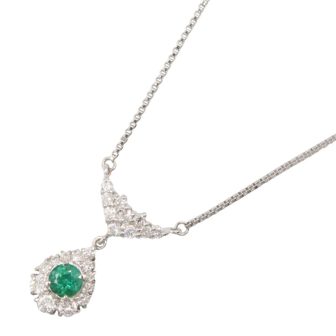 JEWELRY EMERALD DIAMOND NECKLACE: JEWELRY Emerald Diamond Necklace Brand: JEWELRY Type/Style: Necklace Material: Pt850Platinum, Color: Silver Size: Size Neck rotation?38/41.5cm(15.0") Motif W?12mm x H?20mm(0.5" x 0.8") Accessories: