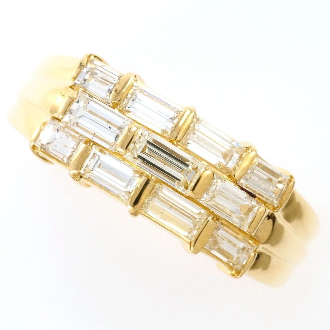 K18 GOLD RING DIAMOND: K18 gold Ring Diamond Brand: No Brand Type/Style: Ring Material: K18/Yellow Gold, Main Stone Natural Color: Gold Size: US 7 Accessories: None Accessories Notice: When purchasing pre-owned